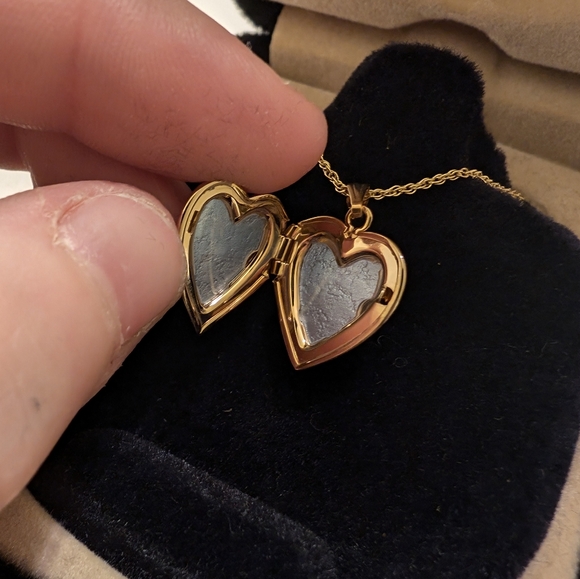 Vintage Princess Mara 14k gold locket and chain with diamond - Picture 7 of 10